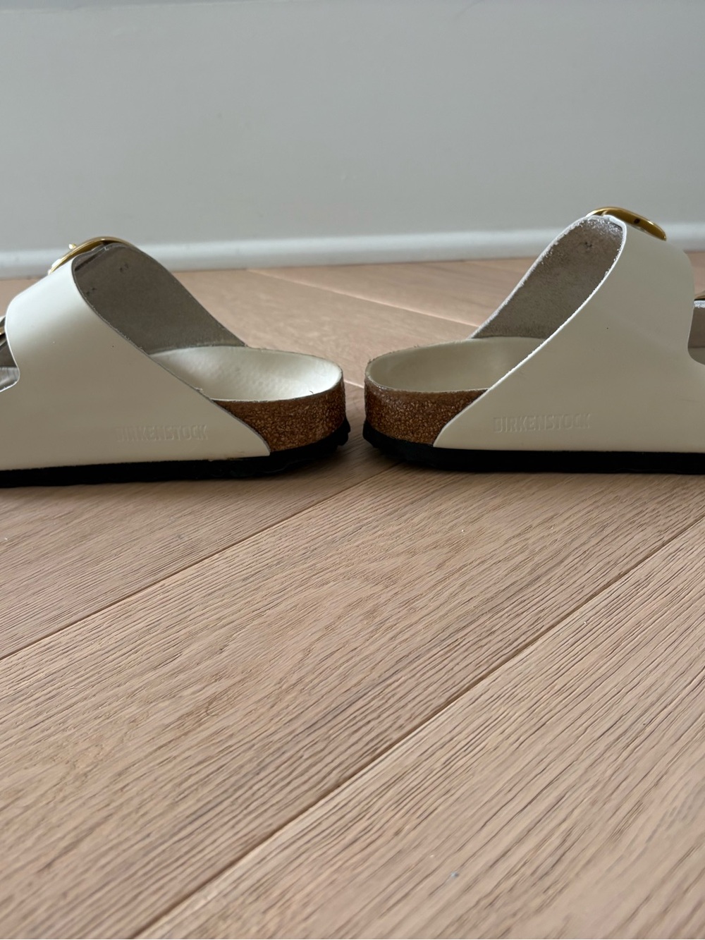 6-6.5 Birkenstock Arizona Big Buckle Shiny Leather White Gold Slides Sandals 37 - Picture 6 of 10